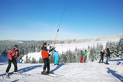 Ski fahren im Winter